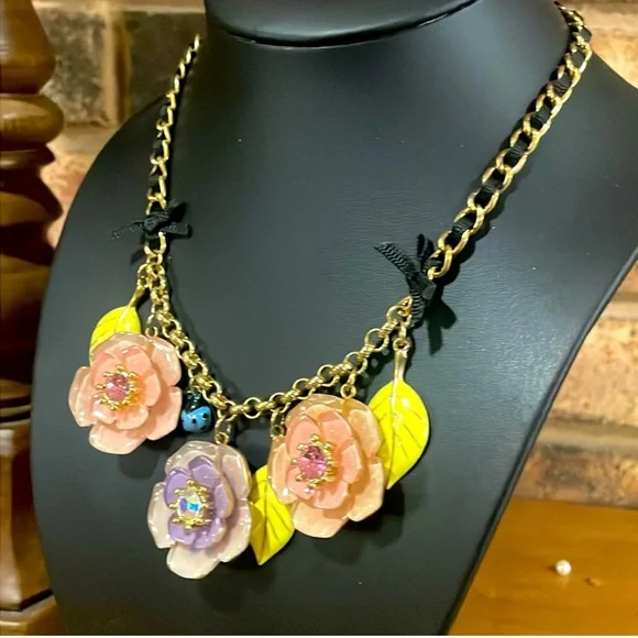 Betsey Johnson | VTG Secret Garden Lucite Flowers & Crystals - Picture 4 of 7